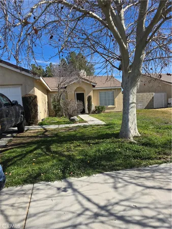 $2,900 | 43516 32nd Street East, Lancaster, CA 93535