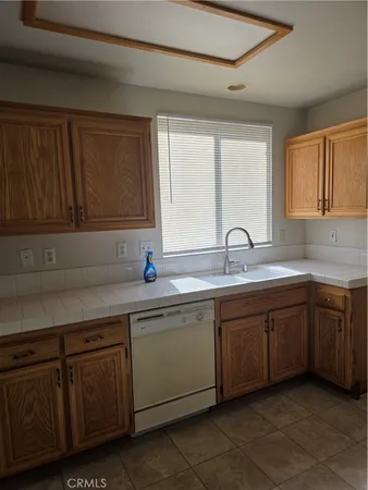 $2,900 | 43516 32nd Street East, Lancaster, CA 93535