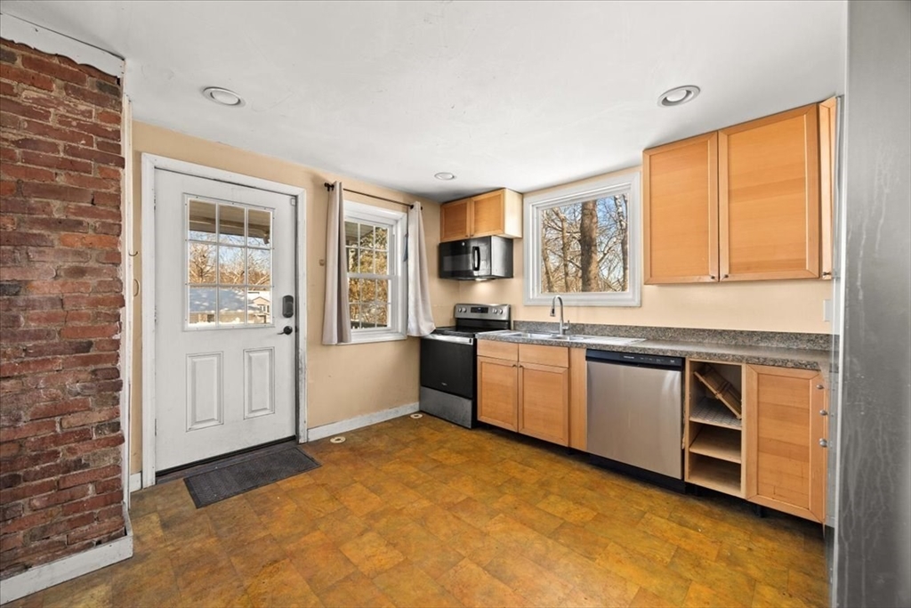 45 Dorr Street Randolph, MA 02368 - Photo 6 of 29