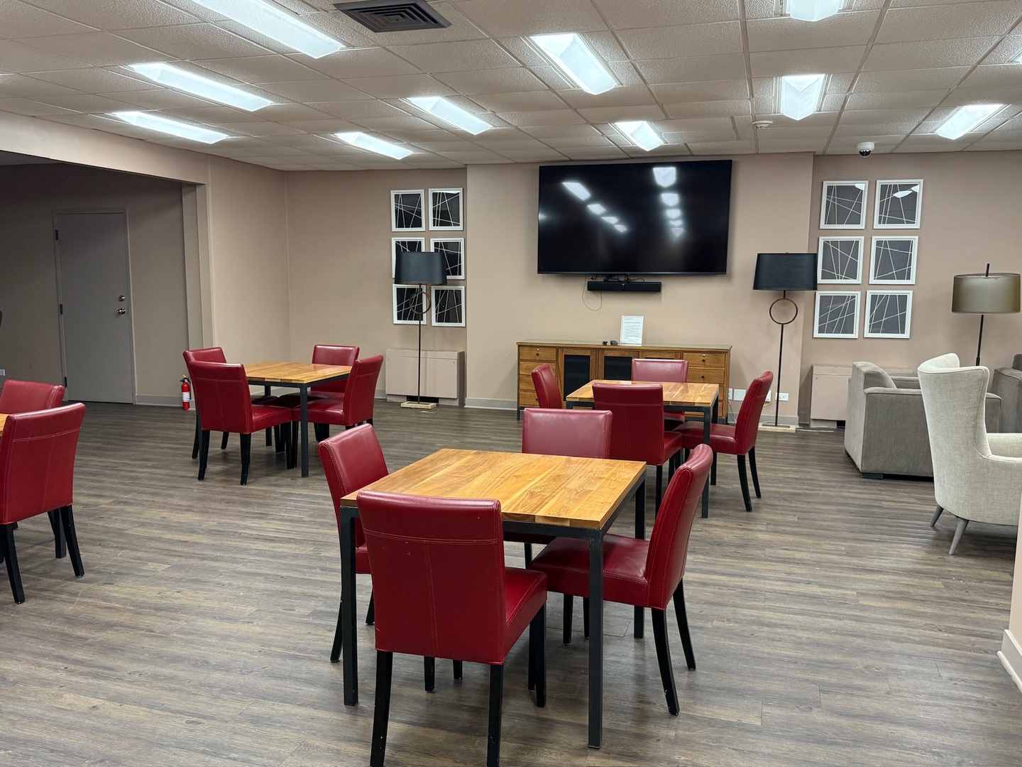 3930 North Pine Grove Avenue, Unit 1109 Chicago, IL 60613 - Photo 13 of 24 a view of a dining room with furniture
