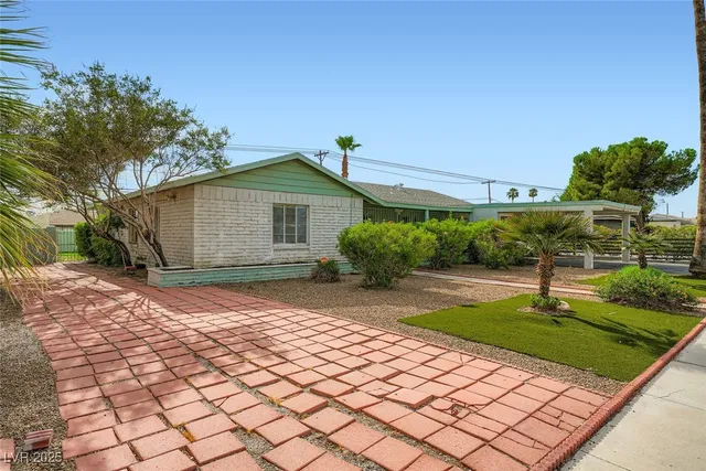 $2,250 | 1711 South 6th Street, Las Vegas, NV 89104