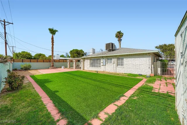 $2,250 | 1711 South 6th Street, Las Vegas, NV 89104