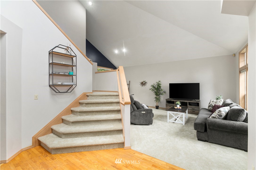 15705 Southeast 157th Street Renton, WA 98058 - Photo 4 of 26