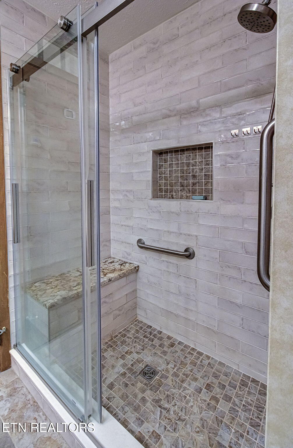 211 North Riverview Circle Sevierville, TN 37862 - Photo 16 of 33 IMG_6933