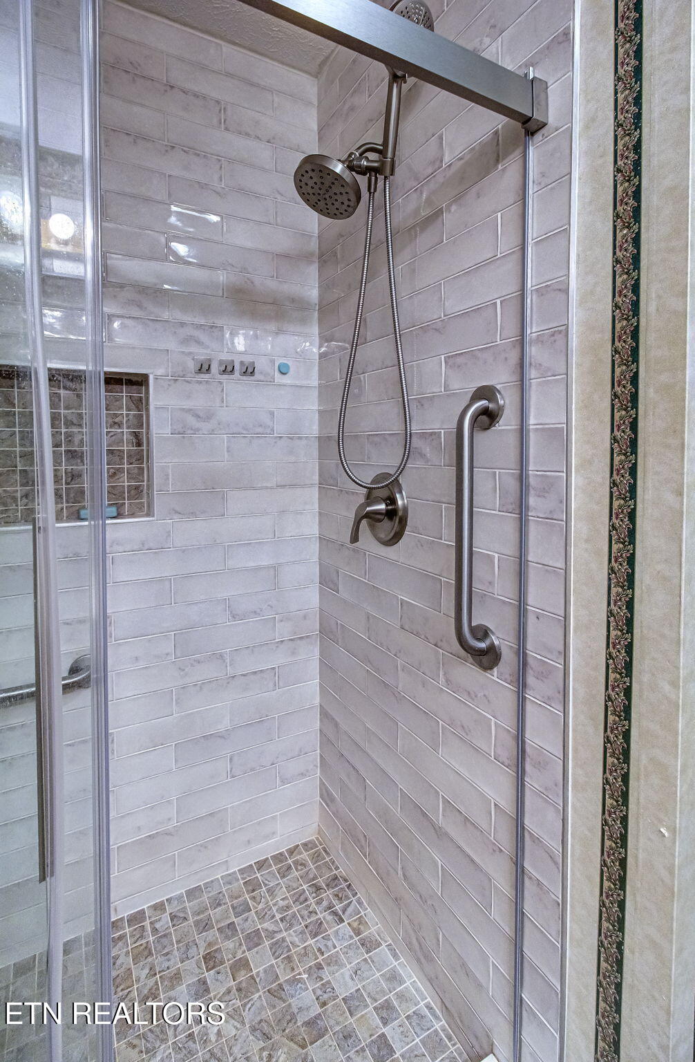 211 North Riverview Circle Sevierville, TN 37862 - Photo 17 of 33 IMG_6936