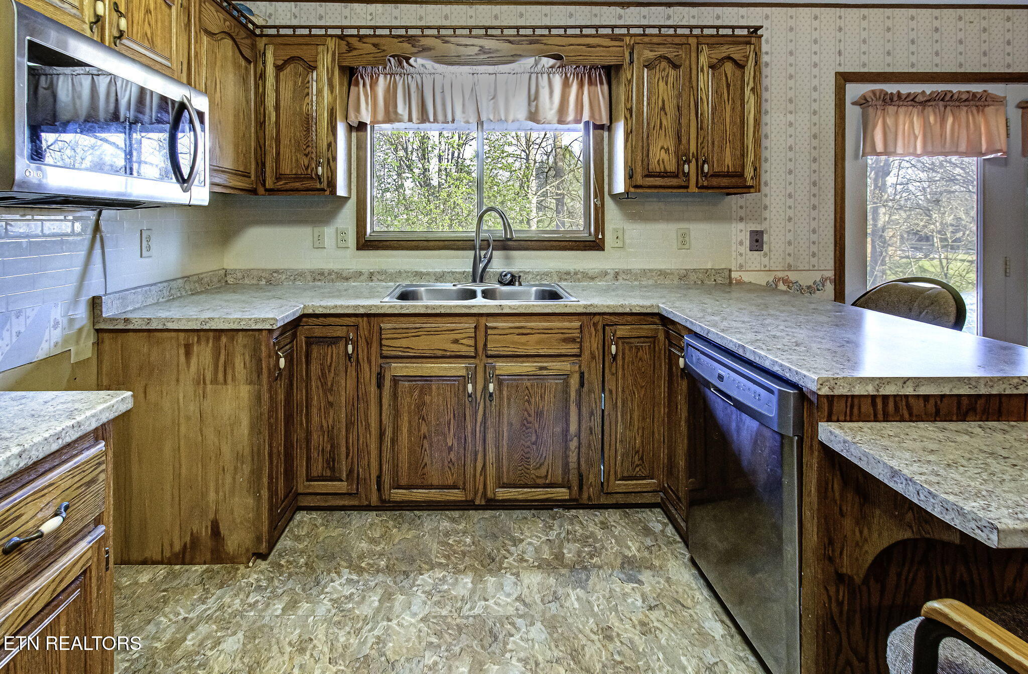 211 North Riverview Circle Sevierville, TN 37862 - Photo 5 of 33 IMG_6876 (1)