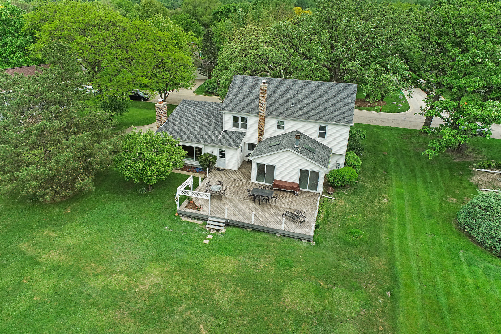 400 North Valley Road Barrington, IL 60010 - Photo 29 of 30 an aerial view of a house with a yard