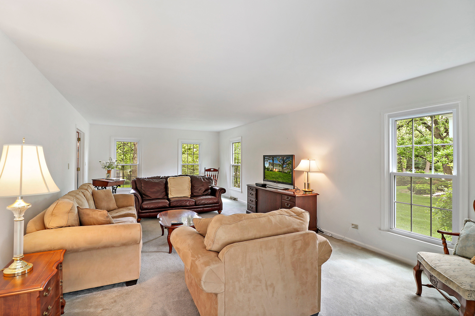 400 North Valley Road Barrington, IL 60010 - Photo 4 of 30 a living room with furniture and a large window