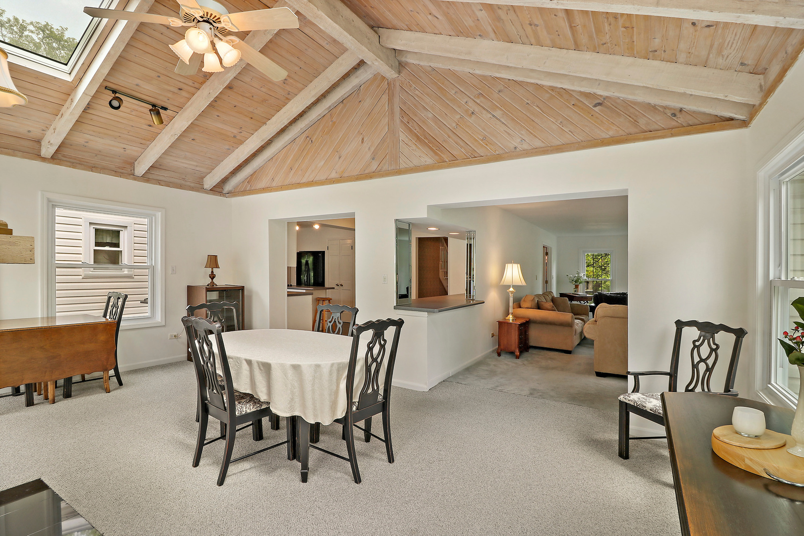 400 North Valley Road Barrington, IL 60010 - Photo 6 of 30 a dining room with furniture and window