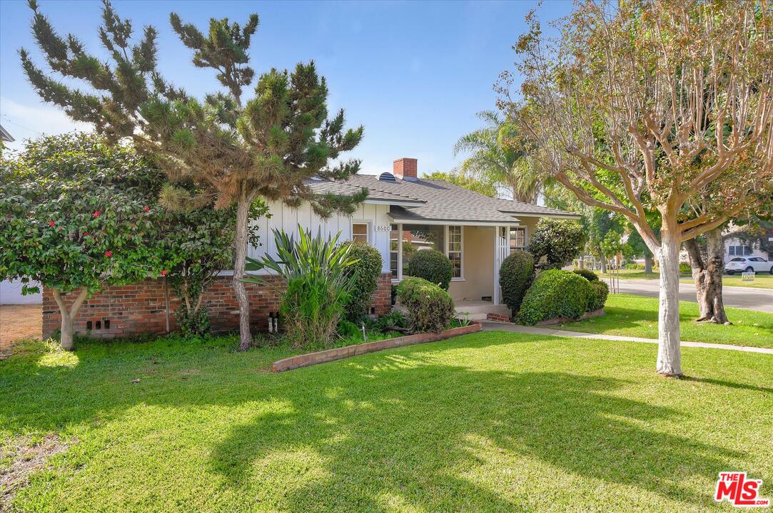 8600 Charloma Drive Downey, CA 90240 - Photo 3 of 33