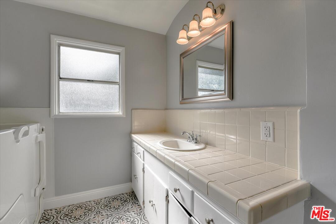 8600 Charloma Drive Downey, CA 90240 - Photo 28 of 33