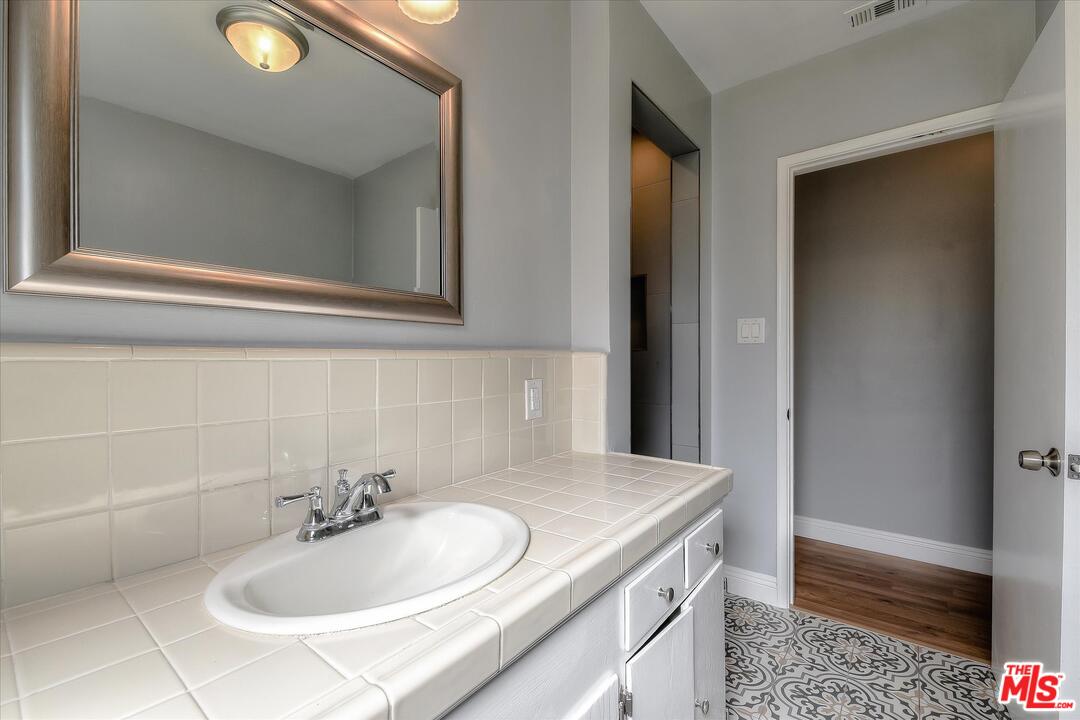 8600 Charloma Drive Downey, CA 90240 - Photo 29 of 33