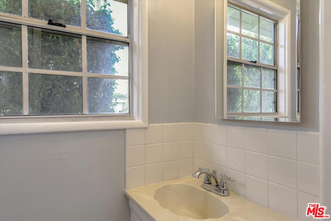 8600 Charloma Drive Downey, CA 90240 - Photo 31 of 33