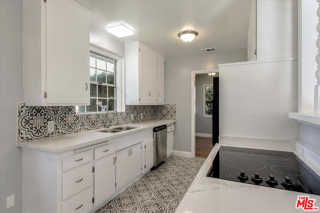 8600 Charloma Drive Downey, CA 90240 - Photo 9 of 33