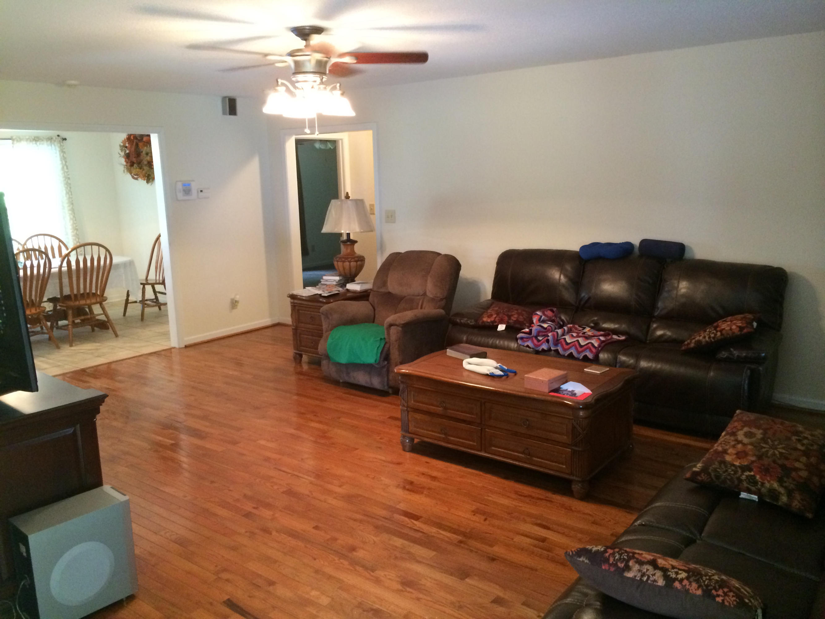 956 Chestnut Ridge Road Heiskell, TN 37754 - Photo 4 of 18 Chestnut Ridge Living Room.1