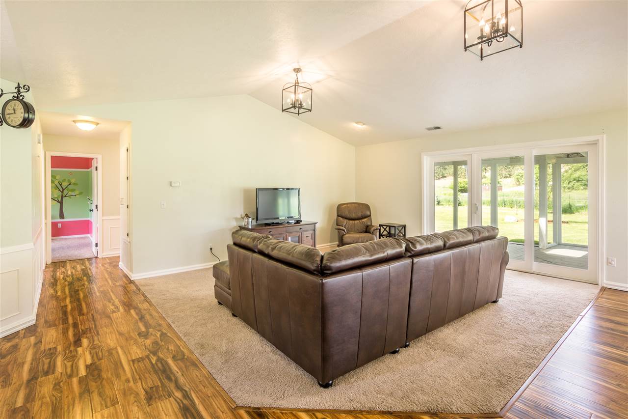 4522 South Mamer Road Spokane, WA 99206 - Photo 2 of 20