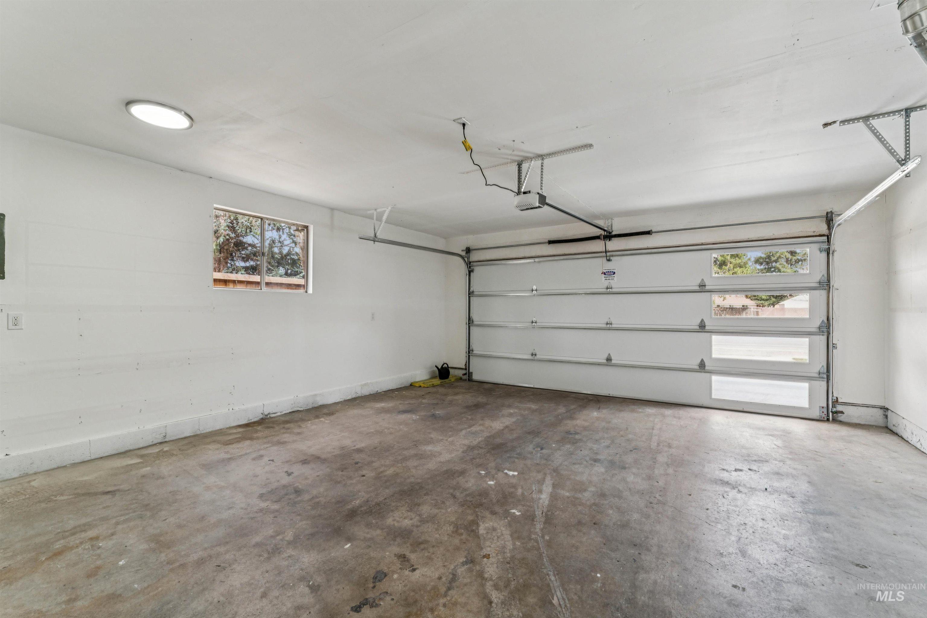9709 West McMillan Road Boise, ID 83704 - Photo 32 of 50 View of garage