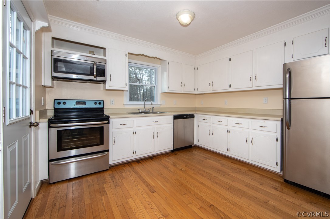 3135 Moyer Road Powhatan, VA 23139 - Photo 7 of 19 Spacious kitchen with stainless steel appliances,