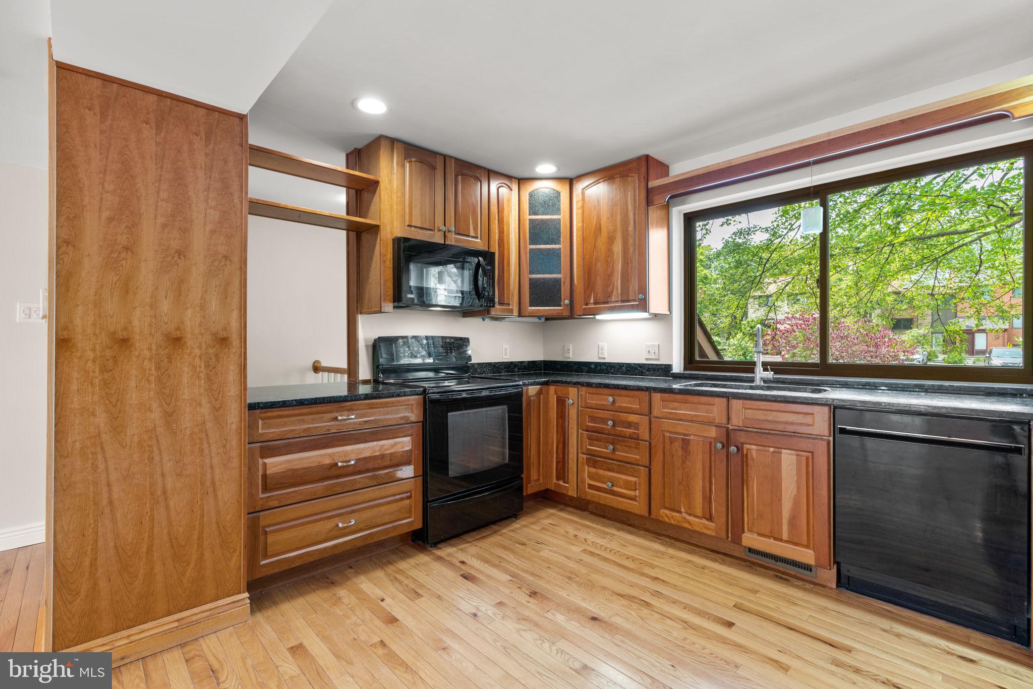 7156 Winter Rose Path Columbia, MD 21045 - Photo 14 of 58 Kitchen