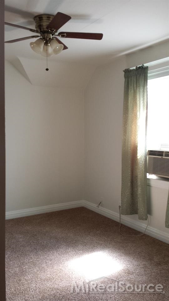22453 Virginia Eastpointe, MI 48021 - Photo 16 of 19 31163818-15.JPG