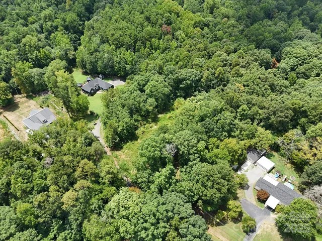 a view of a pathway with a yard