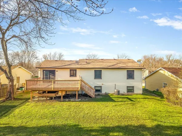 $525,000 | 545 Andrew Lane, Lake Zurich, IL 60047