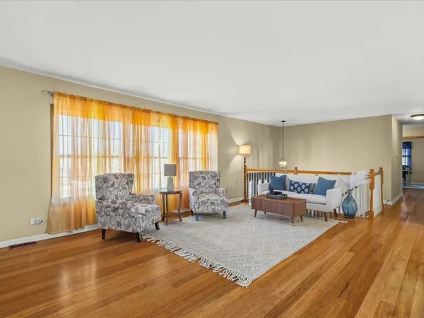 $525,000 | 545 Andrew Lane, Lake Zurich, IL 60047