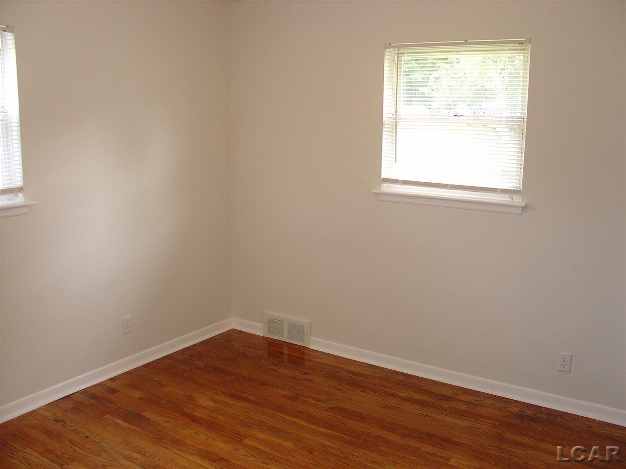 363 Rogers Road Adrian, MI 49221 - Photo 12 of 15 31251417-11.JPG