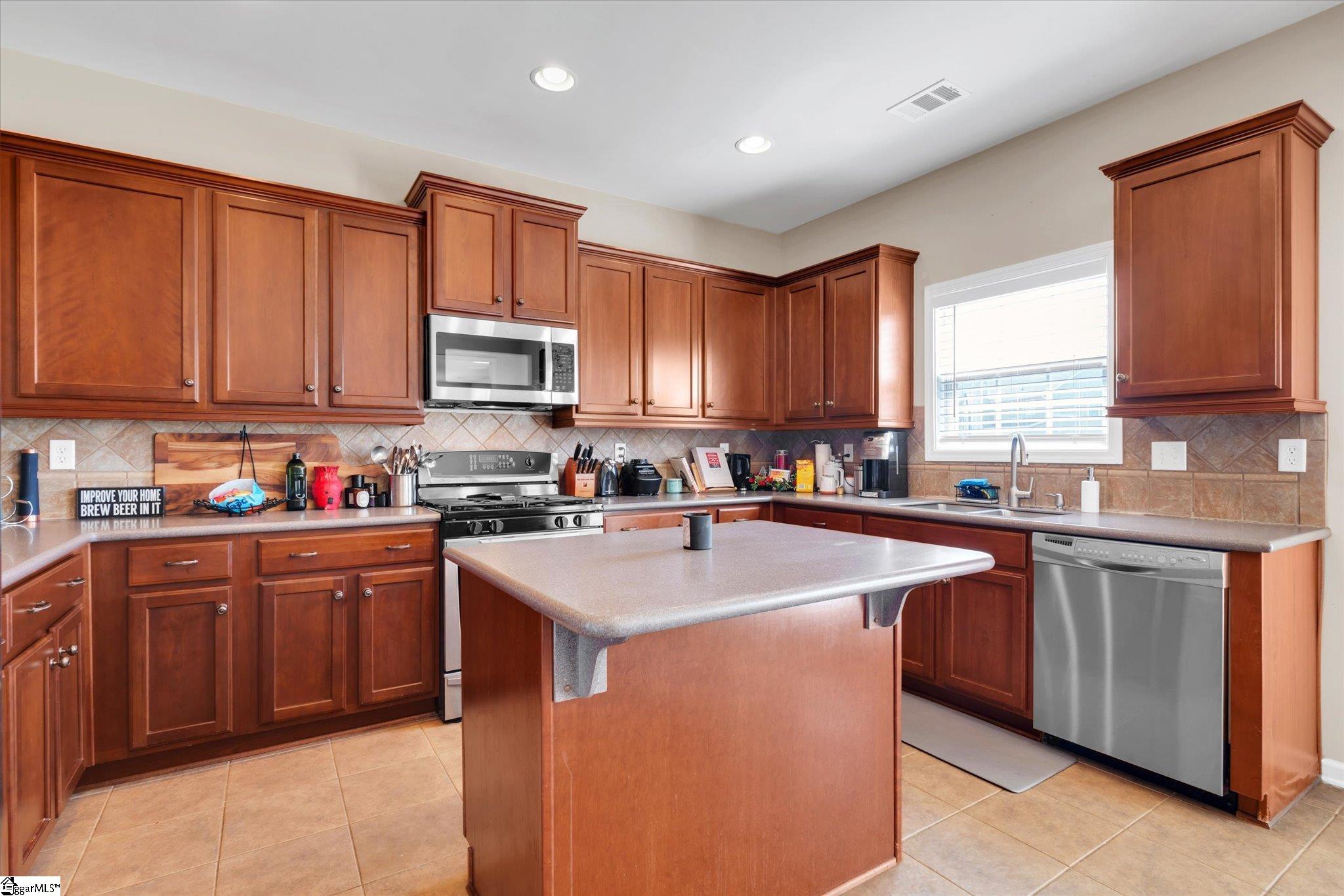 504 Abby Circle Greenville, SC 29607 - Photo 14 of 33