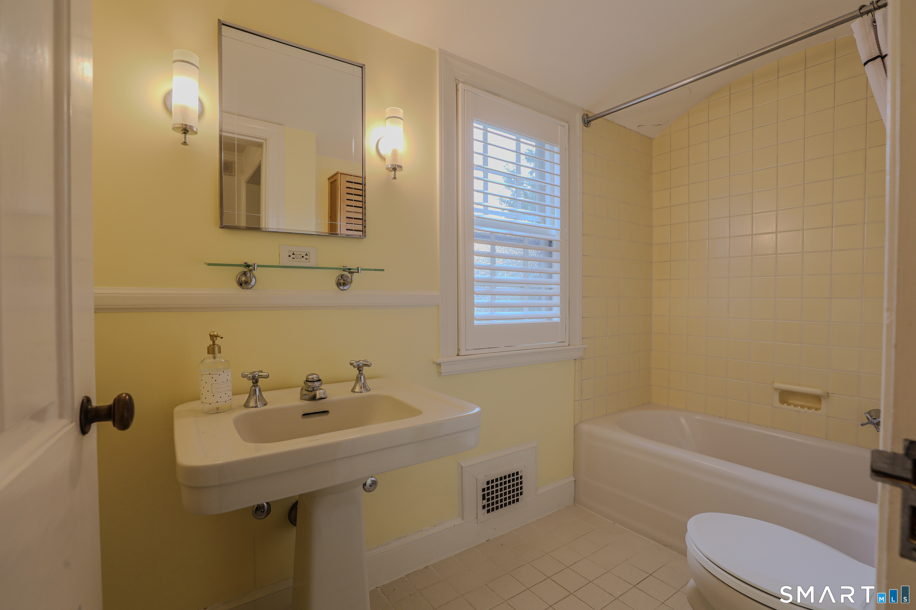 53 Belknap Road West Hartford, CT 06117 - Photo 36 of 39 Gallery Image 36