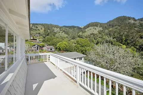 $3,680,000 | 40 Laurel Avenue, Stinson Beach, CA 94970