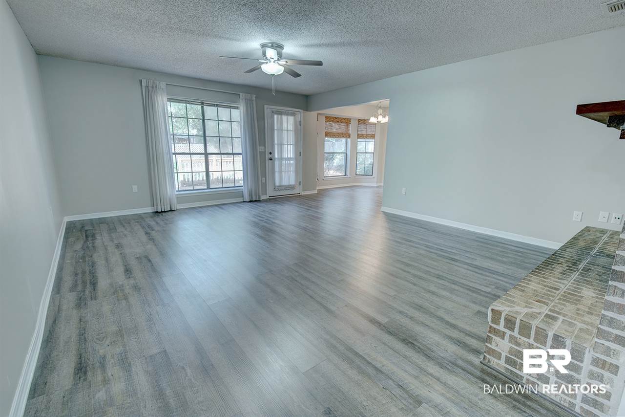 109 Montclair Loop Daphne, AL 36526 - Photo 4 of 32 Living Room