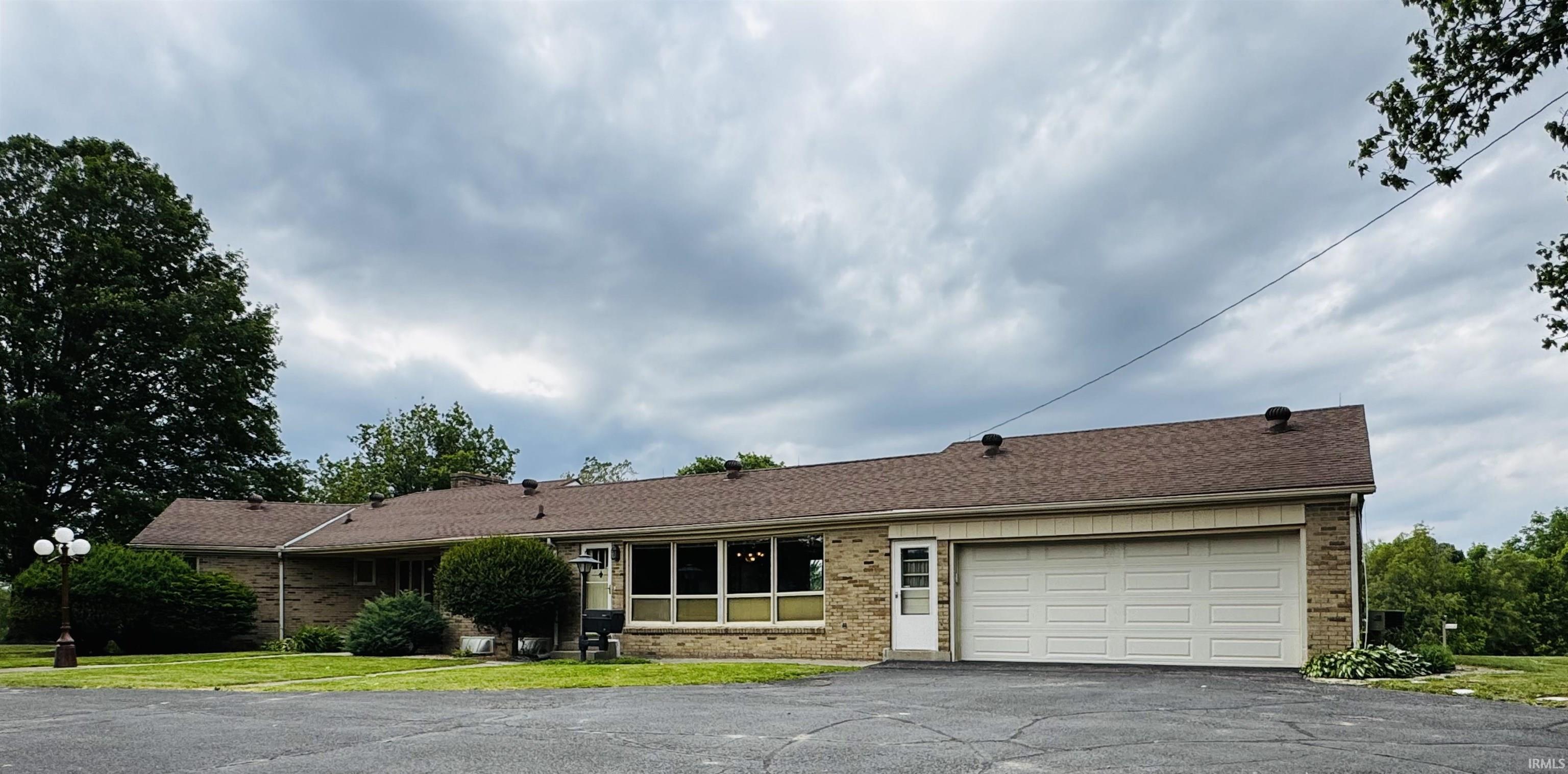 295 West Riverside Drive Peru, IN 46970 - Photo 8 of 34