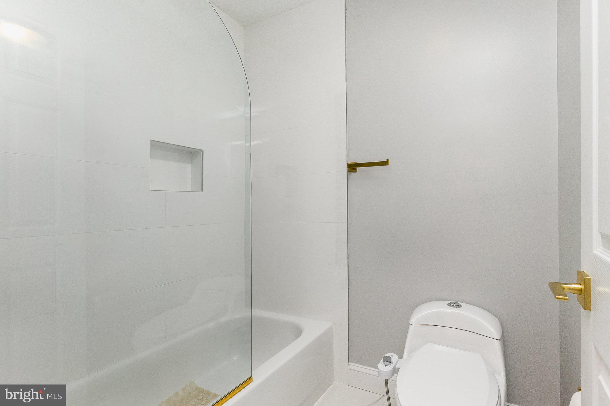 2121 Traceys Road Sparks Glencoe, MD 21152 - Photo 50 of 74 Tub/shower combo