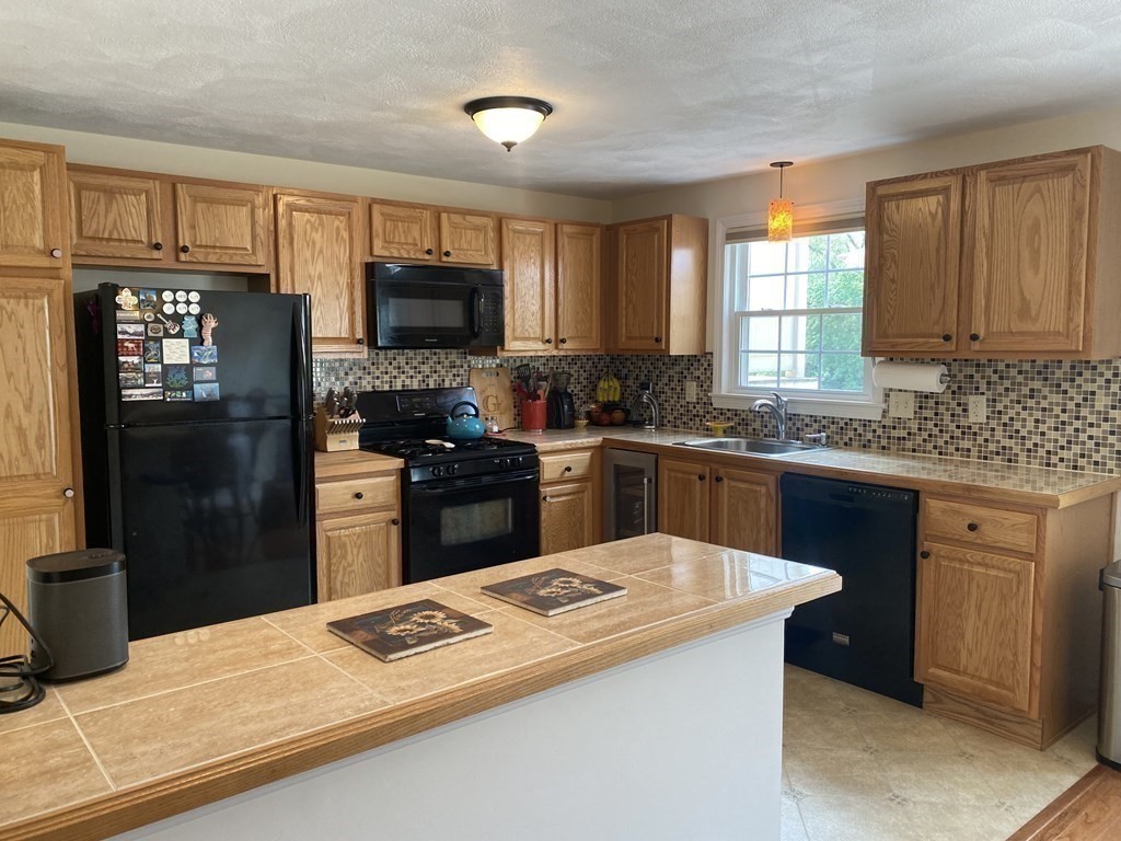 6 Apple Ridge Road, Unit 5 Maynard, MA 01754 - Photo 4 of 28 Gallery Image 4