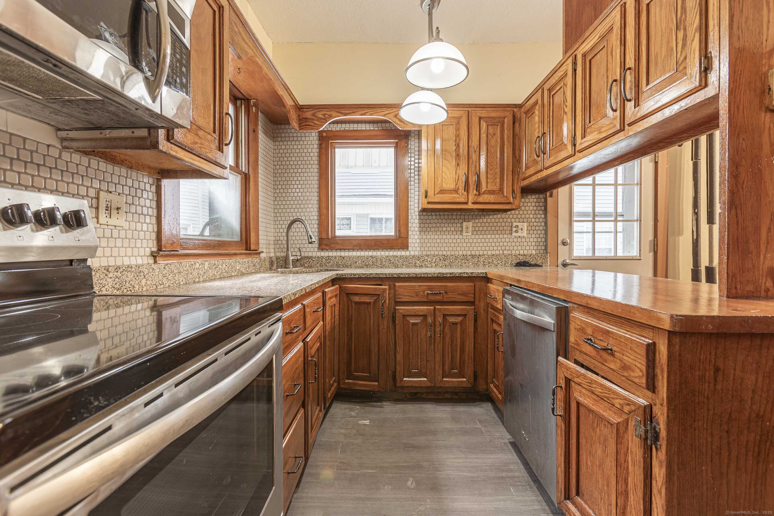 62 Burton Street Hartford, CT 06112 - Photo 12 of 36