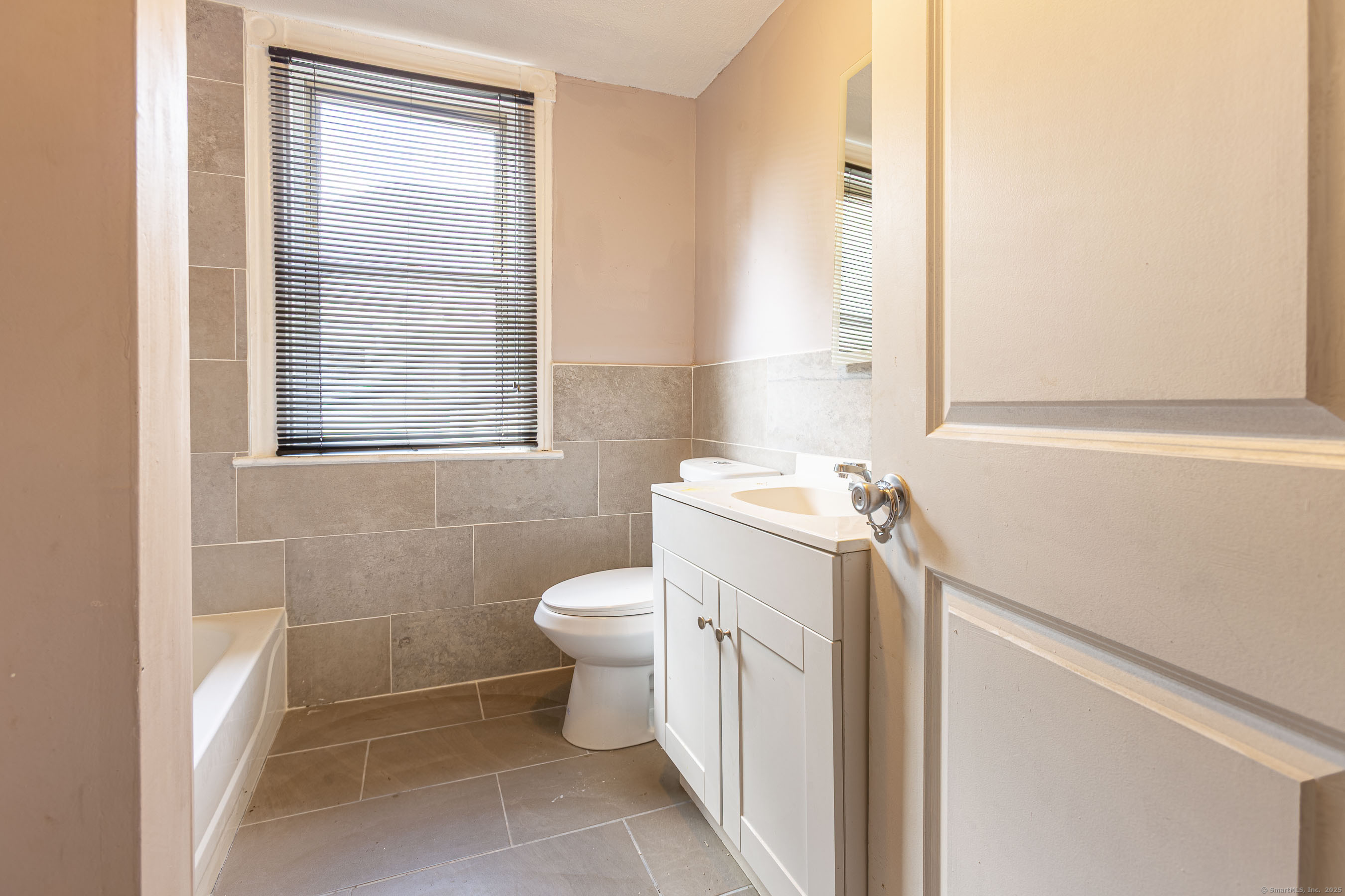 62 Burton Street Hartford, CT 06112 - Photo 13 of 36