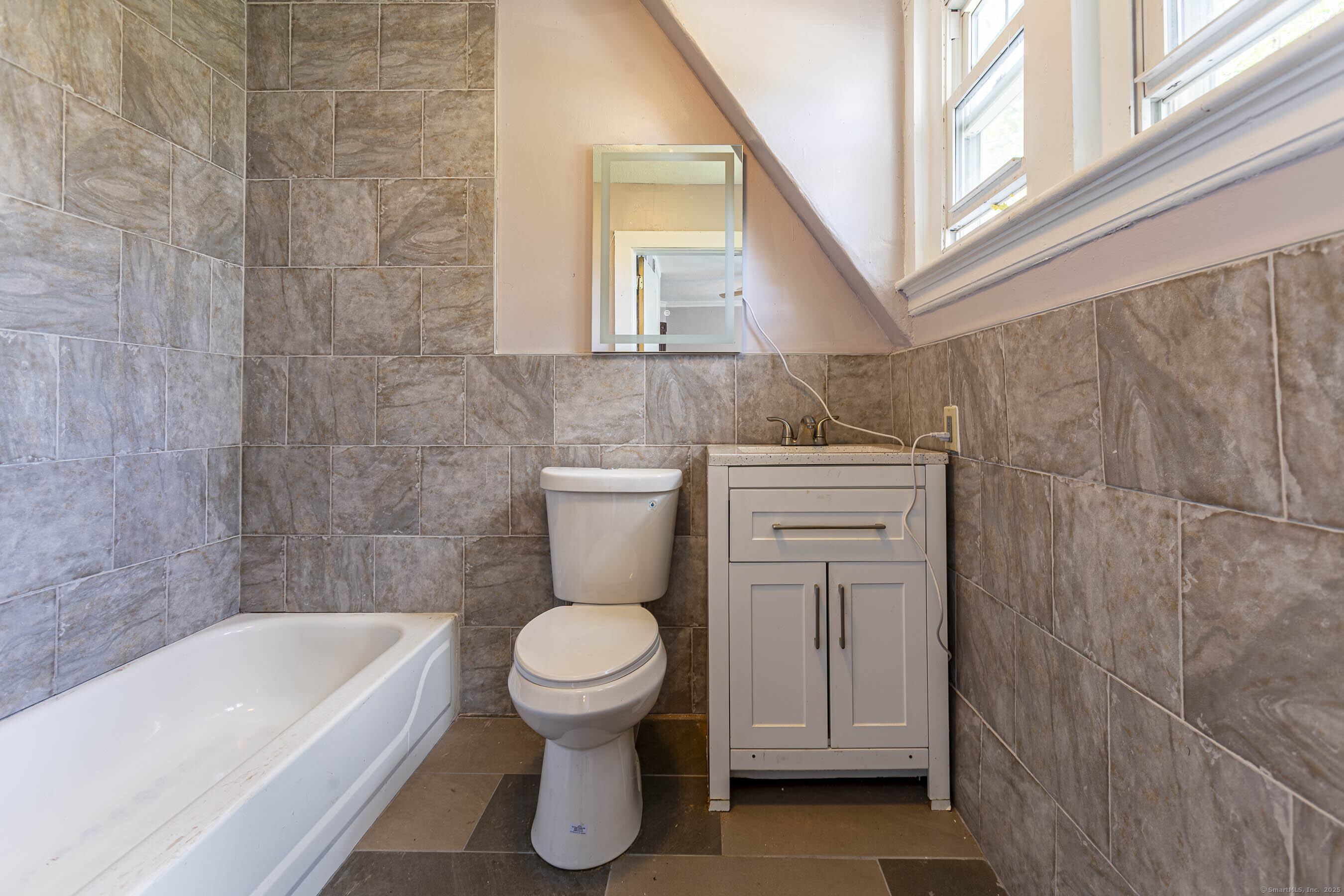 62 Burton Street Hartford, CT 06112 - Photo 19 of 36