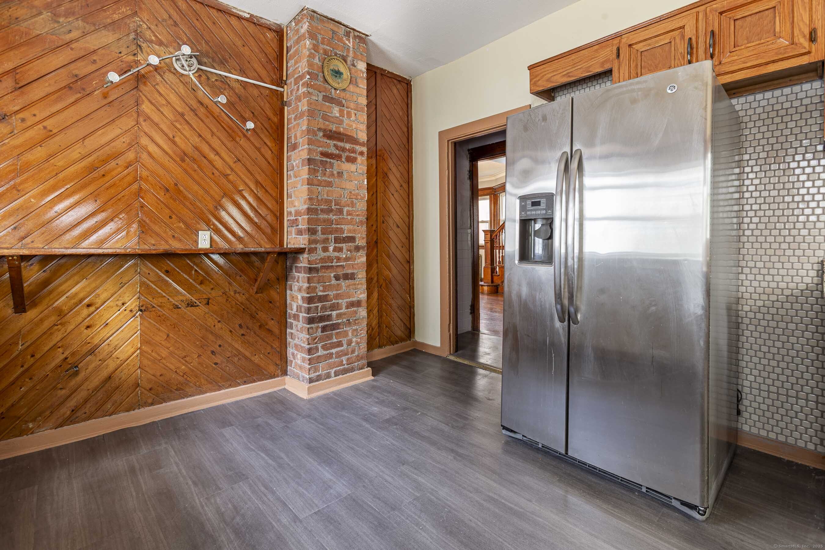 62 Burton Street Hartford, CT 06112 - Photo 26 of 36