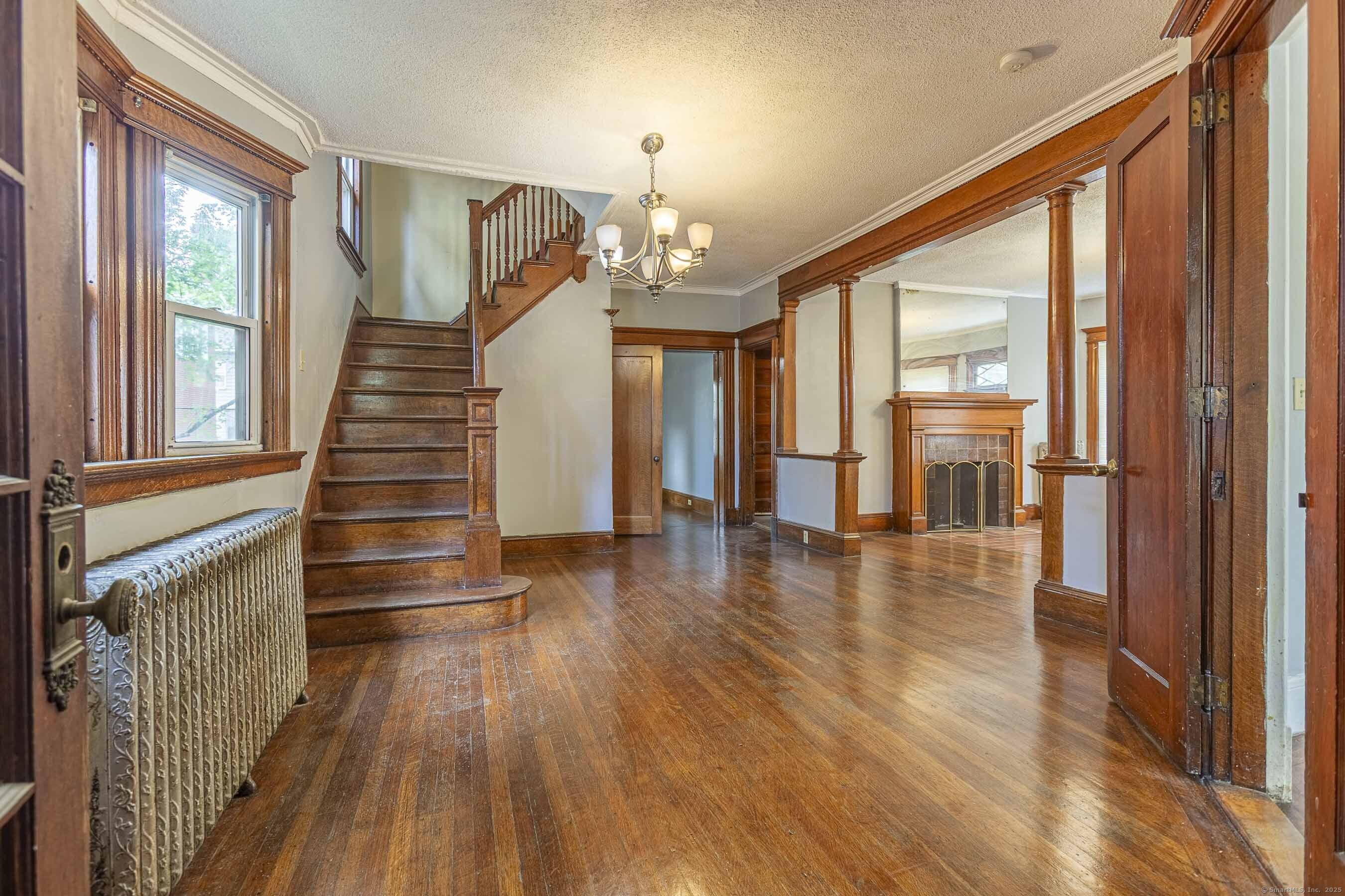 62 Burton Street Hartford, CT 06112 - Photo 5 of 36