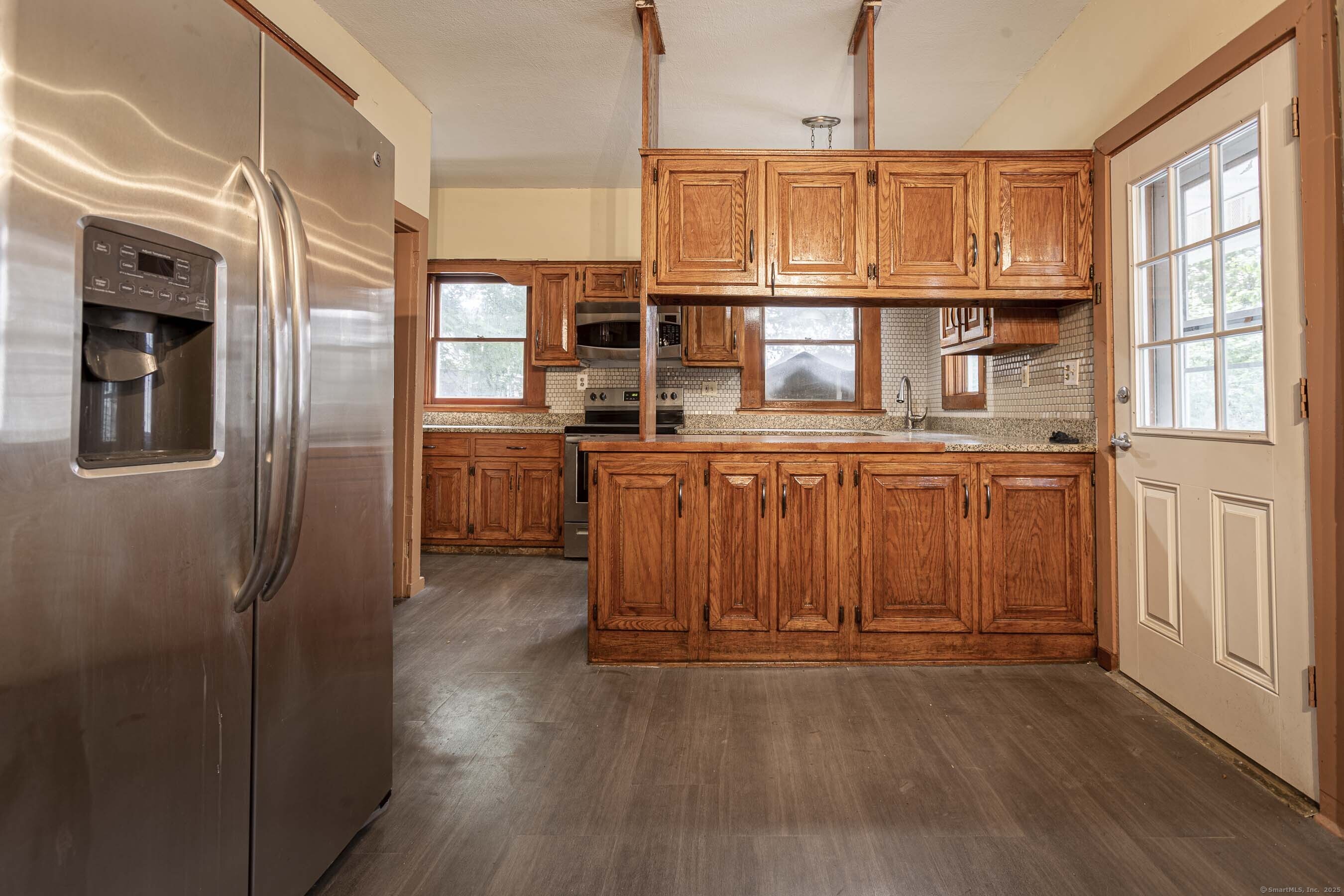 62 Burton Street Hartford, CT 06112 - Photo 10 of 36