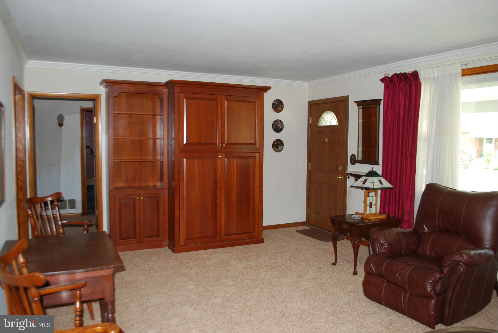 8823 Ashford Road Baltimore, MD 21234 - Photo 3 of 23 Living Room
