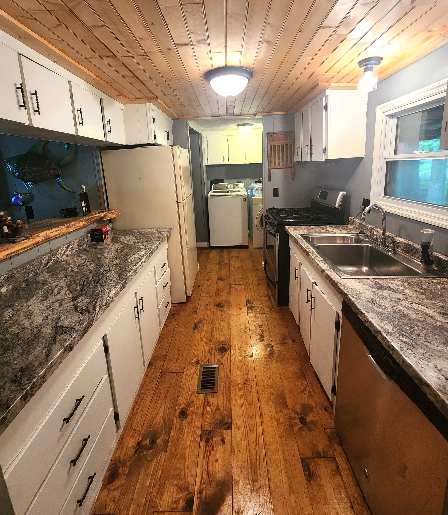 45 Walker Road Springville, TN 38256 - Photo 6 of 20 a kitchen with sink a stove and cabinets