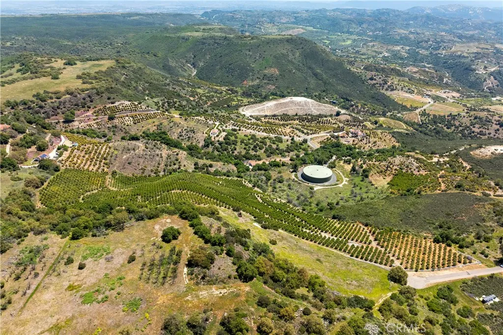 27 Vía Escalon Temecula, CA 92592 - Photo 10 of 17 a view of lake view and mountain