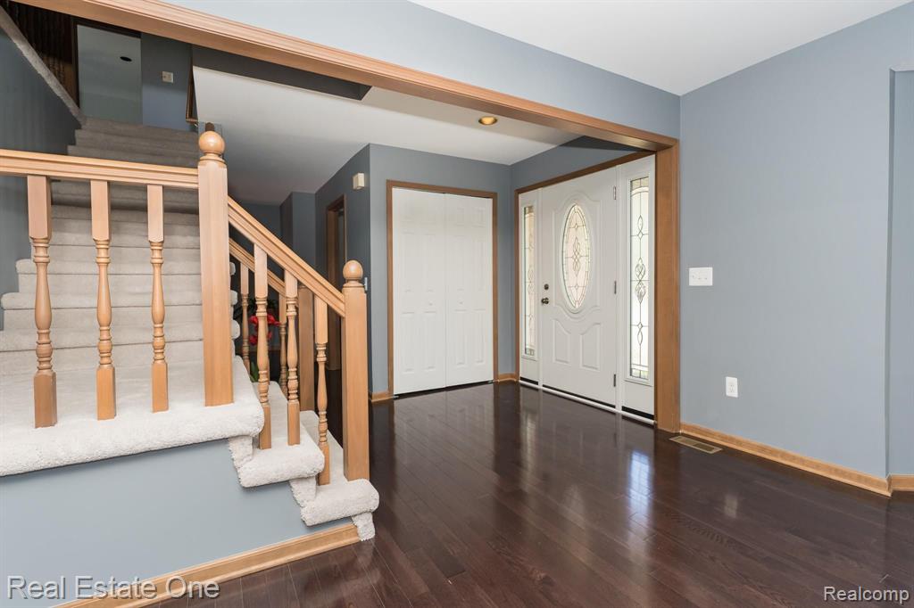 1401 Lomas Verdes Rochester Hills, MI 48306 - Photo 2 of 42