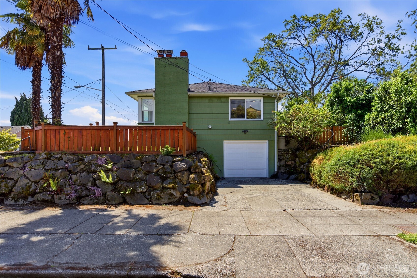 6825 Linden Avenue North Seattle, WA 98103 - Photo 35 of 40