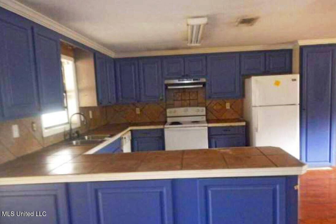 1224 Highway 25 Carthage, MS 39051 - Photo 2 of 13 1