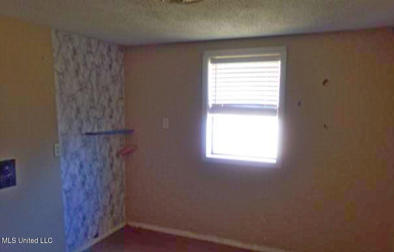 1224 Highway 25 Carthage, MS 39051 - Photo 7 of 13 5