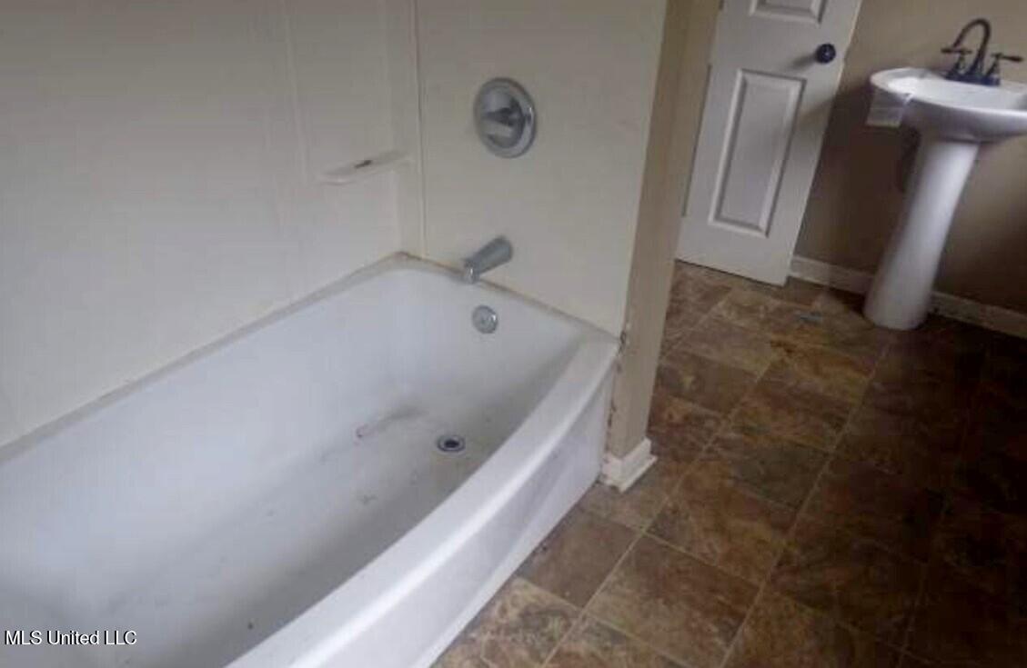 1224 Highway 25 Carthage, MS 39051 - Photo 10 of 13 10