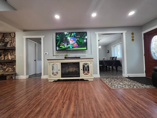 $359,900 | 10530 South 82nd Court, Palos Hills, IL 60465